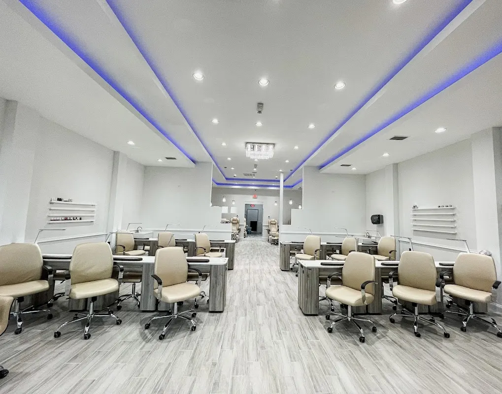 Gloss The Nail Lounge 210 — Nail salon in St Johns